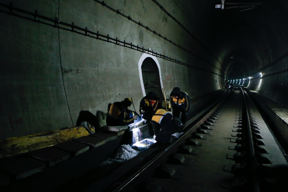 北塔铁路运营隧道病害现状